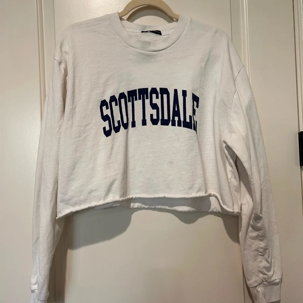 Preppy Brandy Melville White cropped long sleeve tee with Scottsdale print